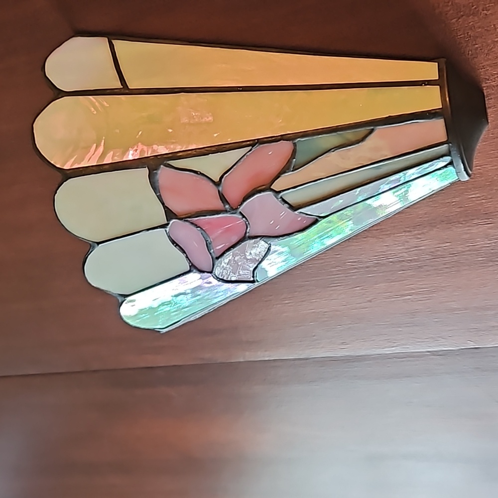 Stained Glass Art Wall Sconce - Flower Motif - Picture 3 of 6